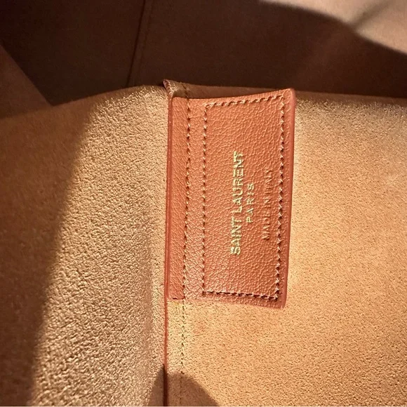 Saint Laurent East/West Shopping Tote - Picture 7 of 10